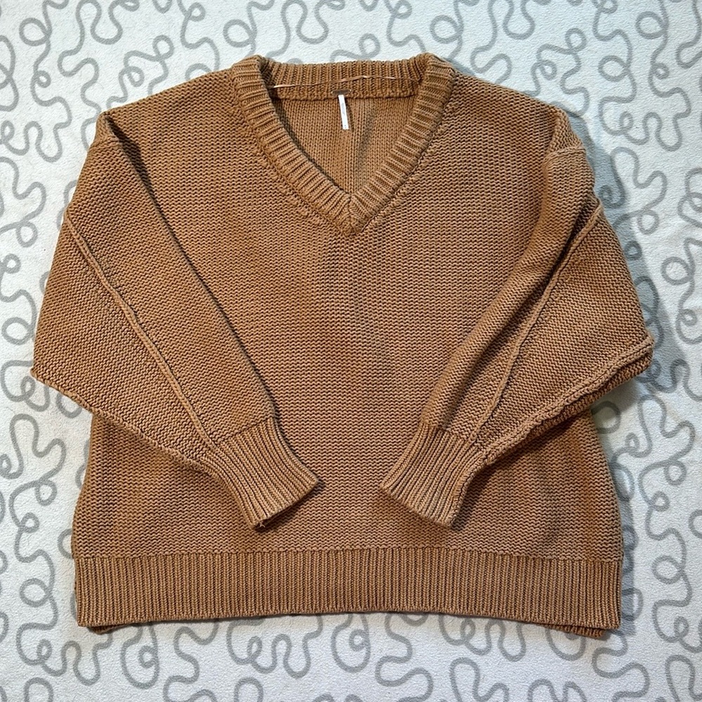 Free People Alli V-neck Sweater in Camel